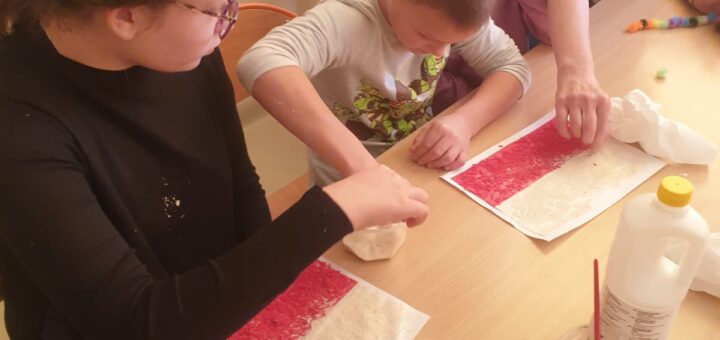 uczniowie na świetlicy