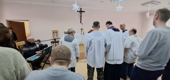 ZDJĘCIE Z NABOŻEŃSTWA